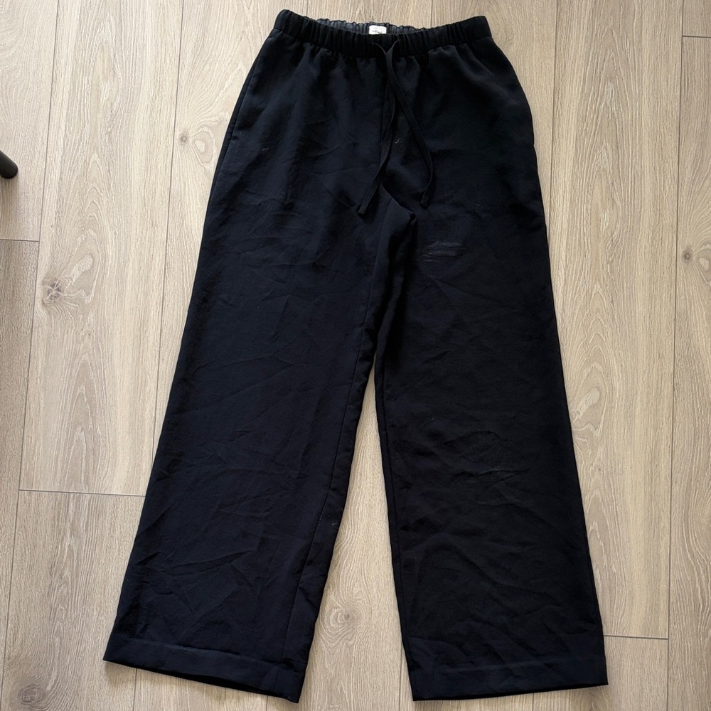 Aritzia The Lodge Pant - Crepette in size small